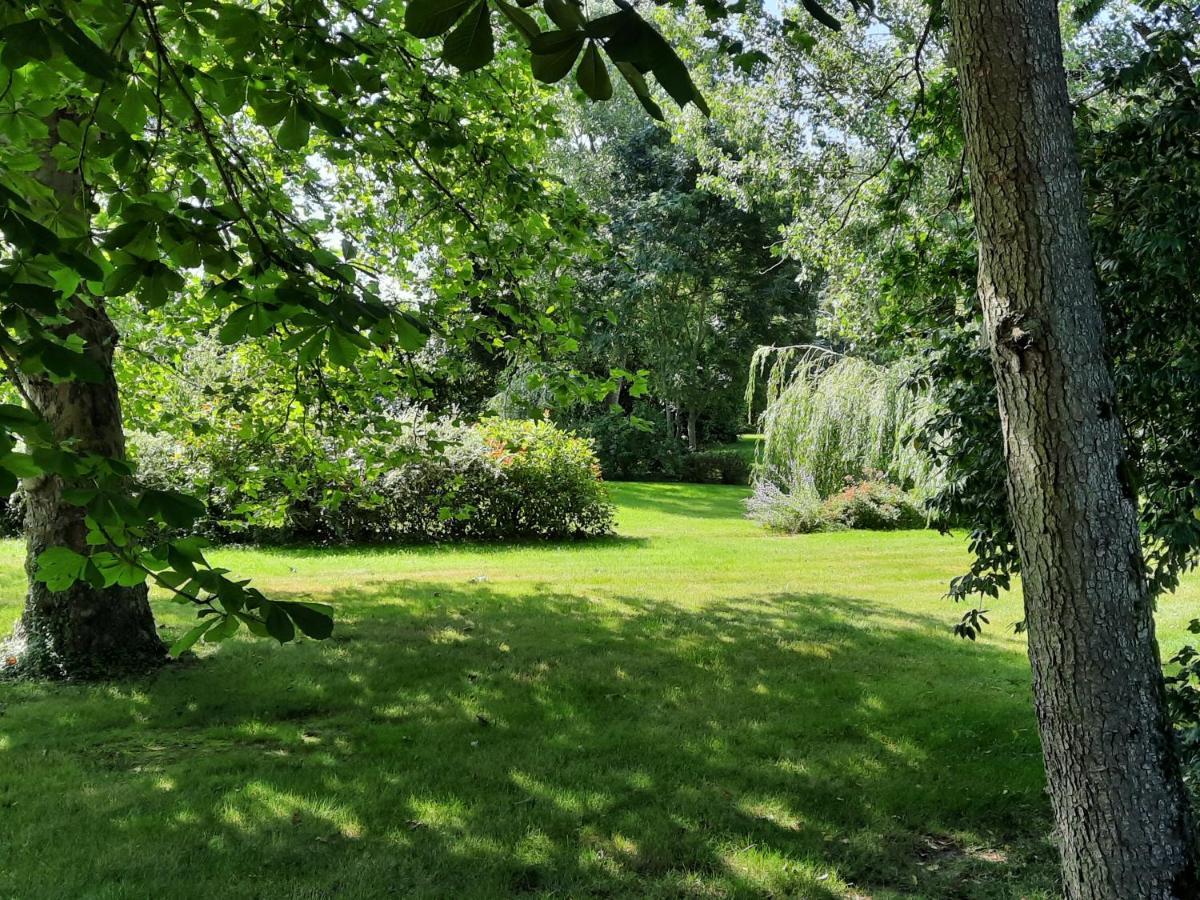 Manoir Des Tuileries Du Buisson Bed & Breakfast Верней д'Авр е д'Итон Екстериор снимка